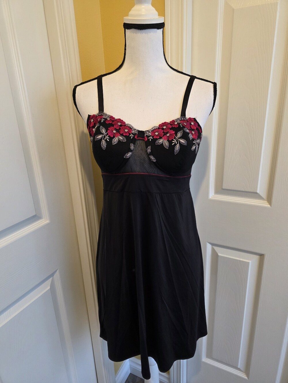 ENAMOUR BLACK PADDED SLIP DRESS, SIZE M